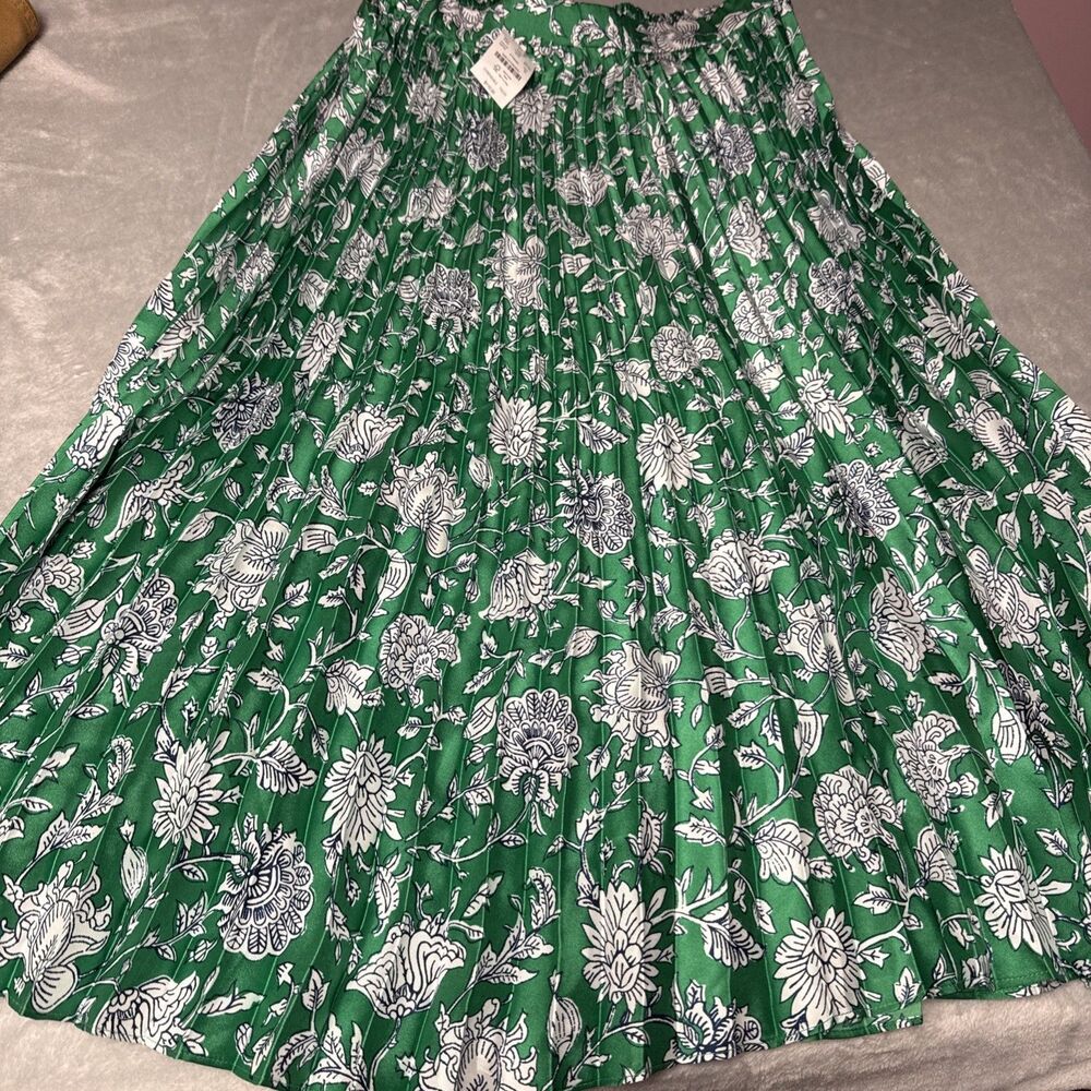 J. Crew Green Satin Pleated Floral A-Line Skirt Size Medium NWT